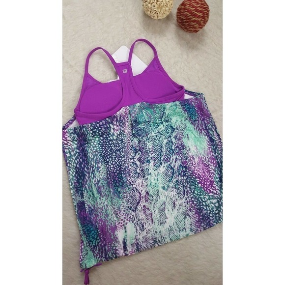 Fabletics Norwalk Tank Top Built in Sports Bra - Picture 3 of 7